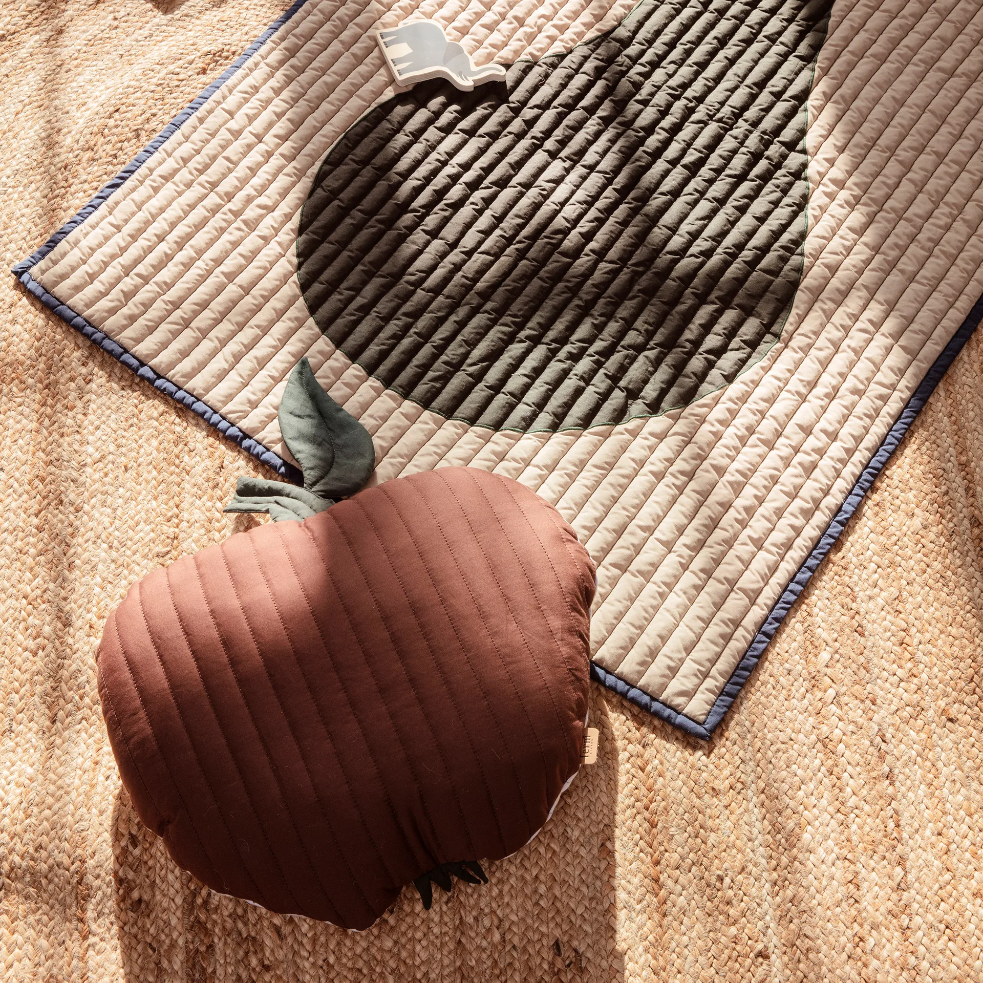 Cuscino Apple 45x49 cm, Cinnamon Ferm Living