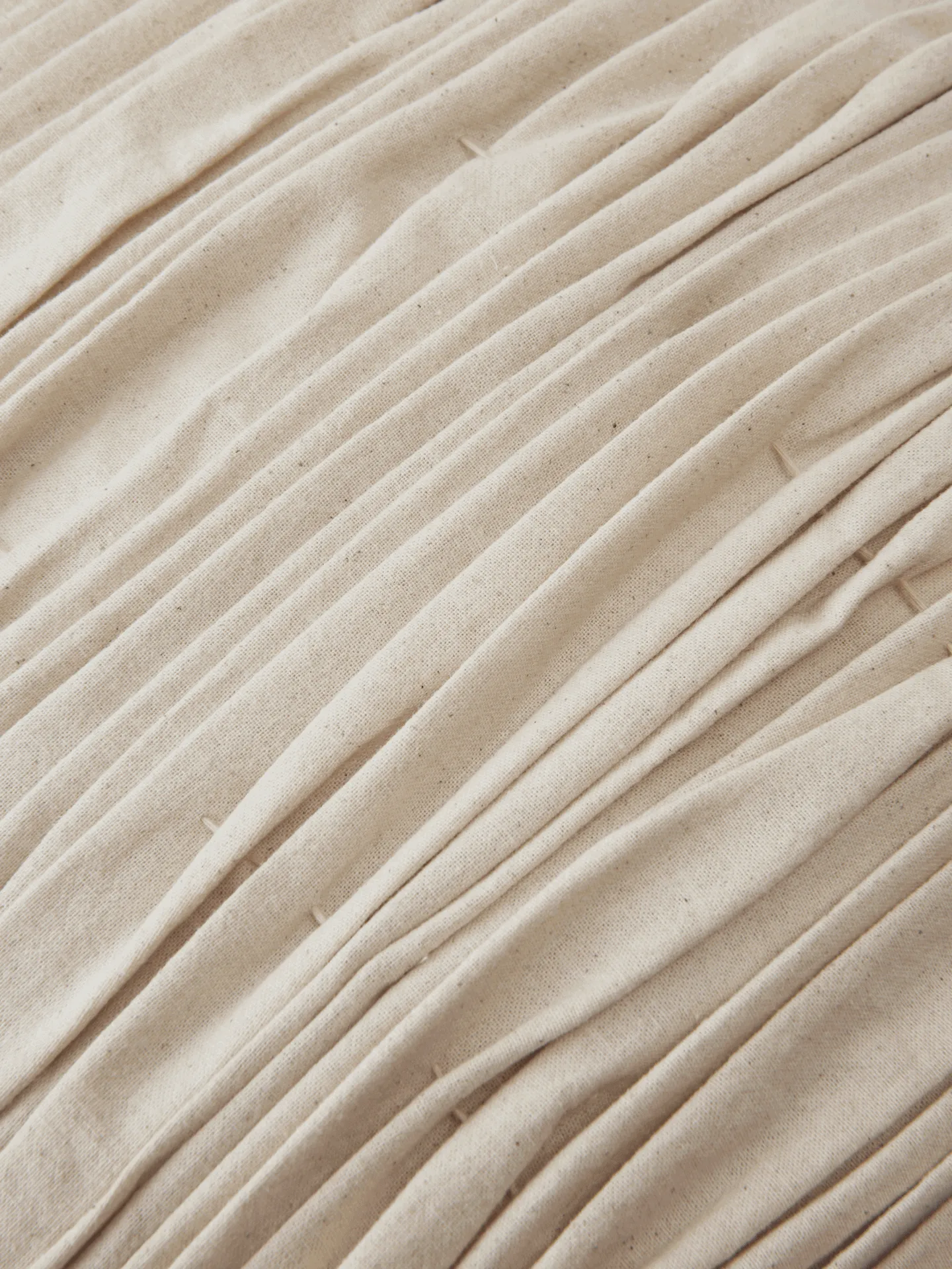 Cuscino cilindrico Falda smockato, Undyed Ferm Living