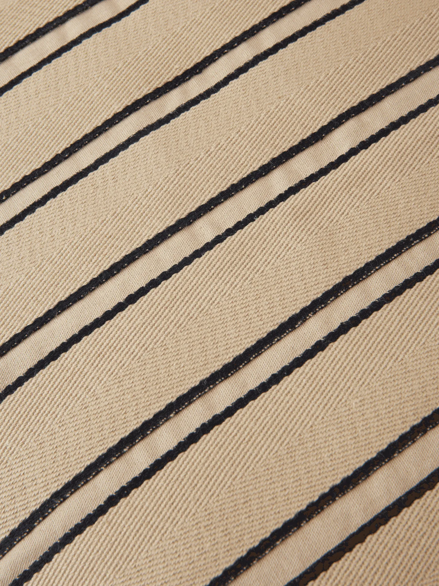 Cuscino cilindro Twill bolster, Cashmere-black Ferm Living