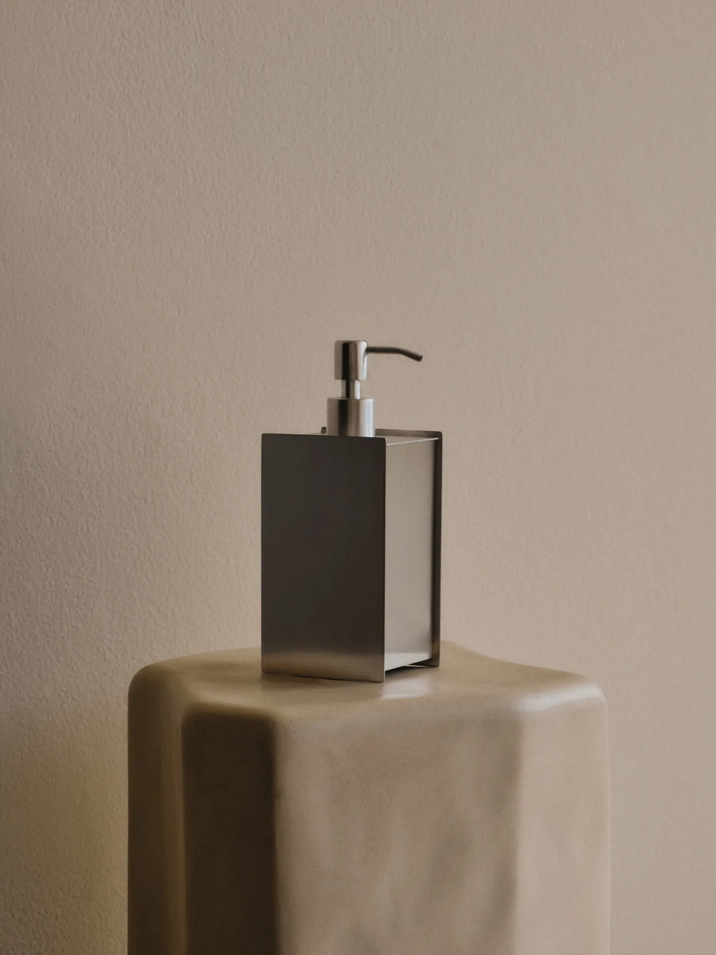 Dispenser per sapone Sama, Brushed stainless steel Ferm Living