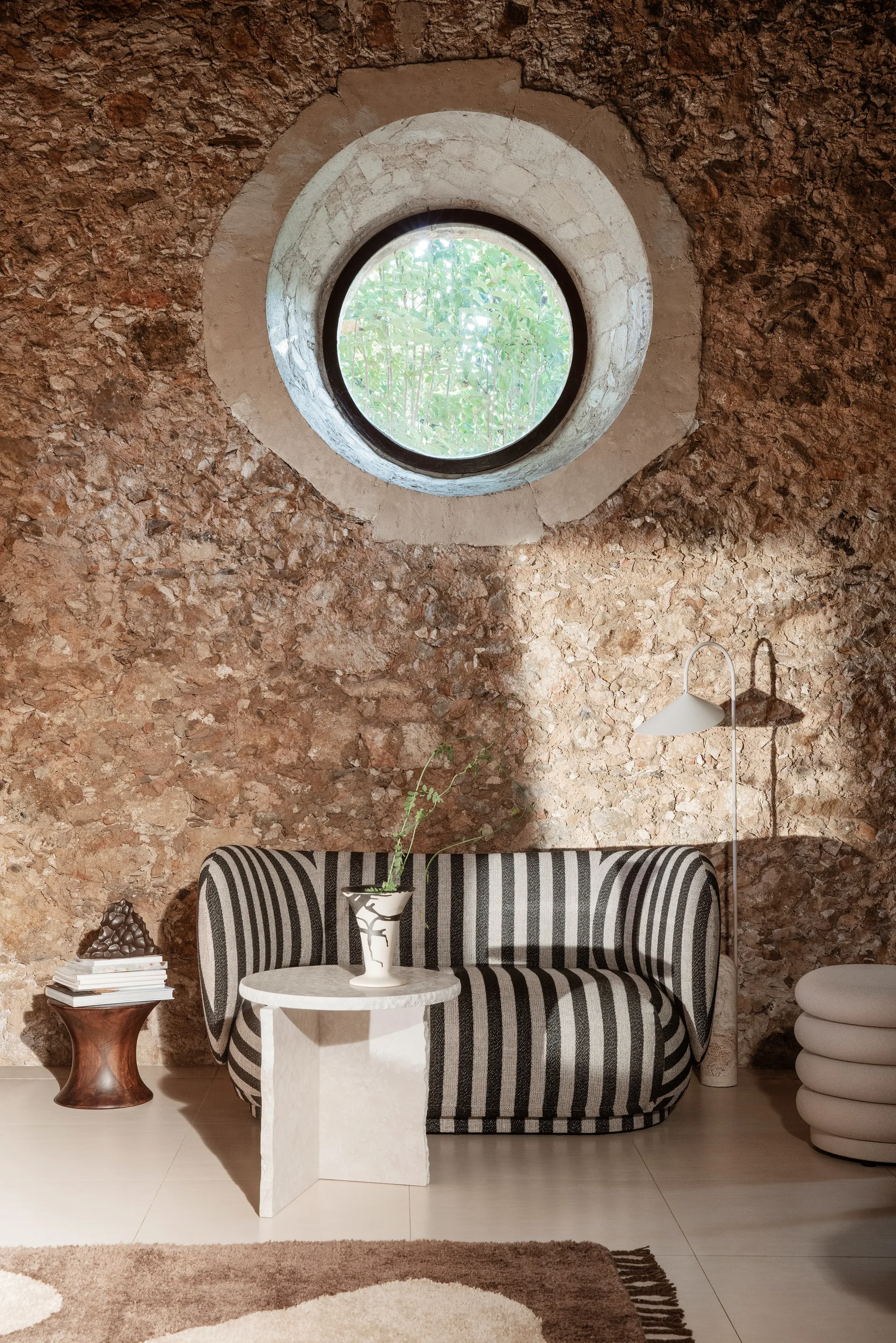 Divano a 2 posti Rico, Louisiana sand black Ferm Living