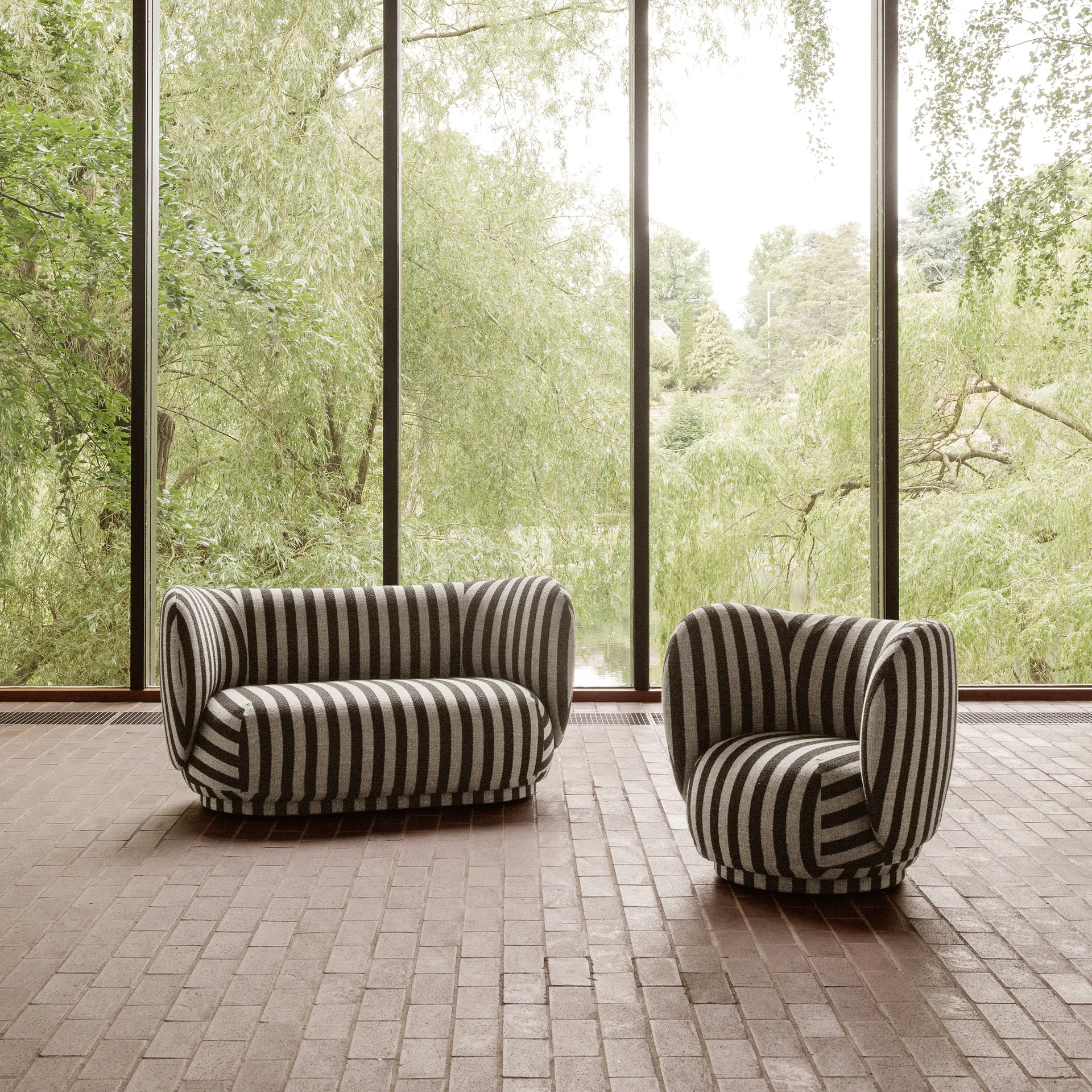 Divano a 2 posti Rico, Louisiana sand black Ferm Living