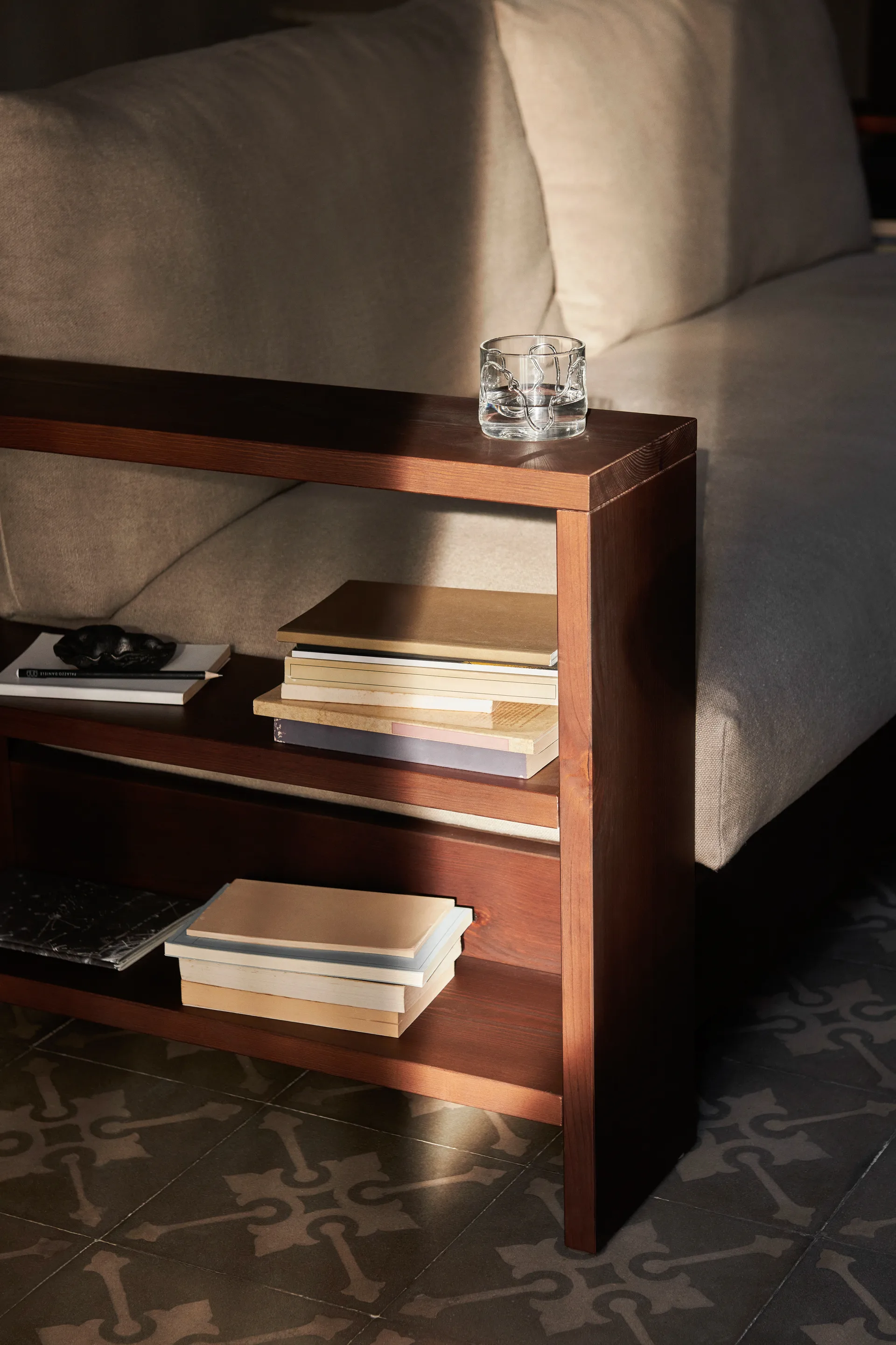 Divano Edre in lino classico, Dark Stained-Natural Ferm Living