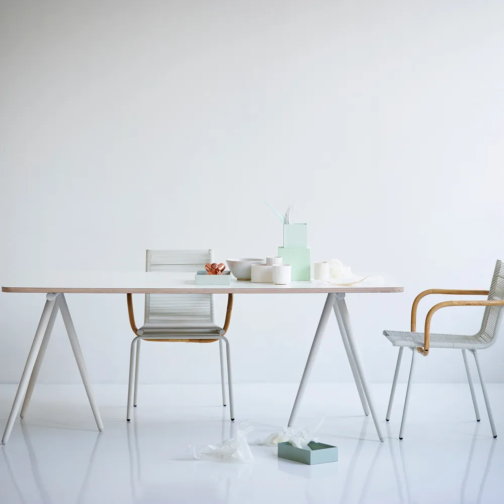 Divano Turn, Tessuto fiord by kvadrat dark grey, supporto nero Ferm Living