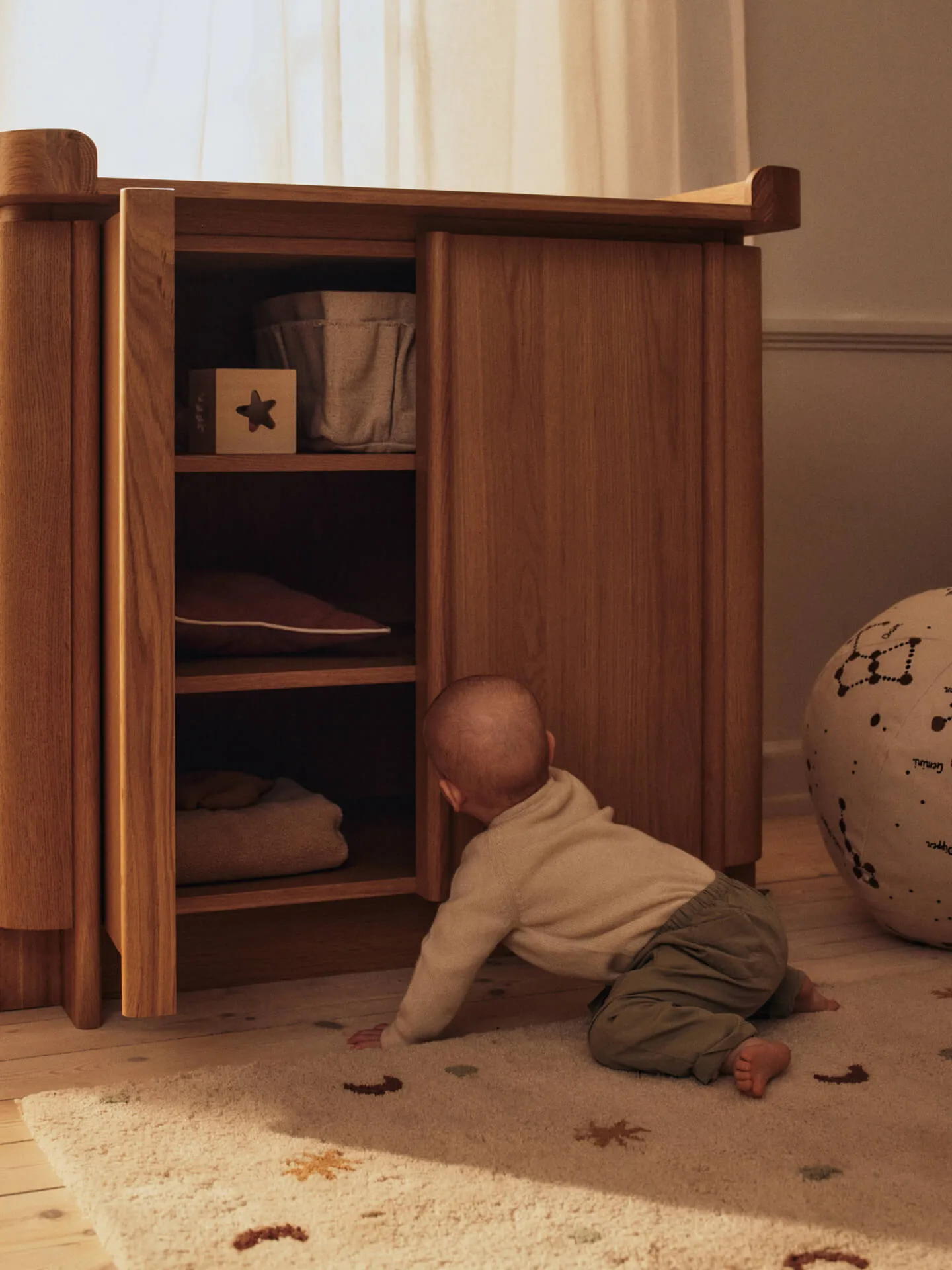 Fasciatoio per cassettiera Tilu, Rovere naturale, 100×74×10 cm Ferm Living