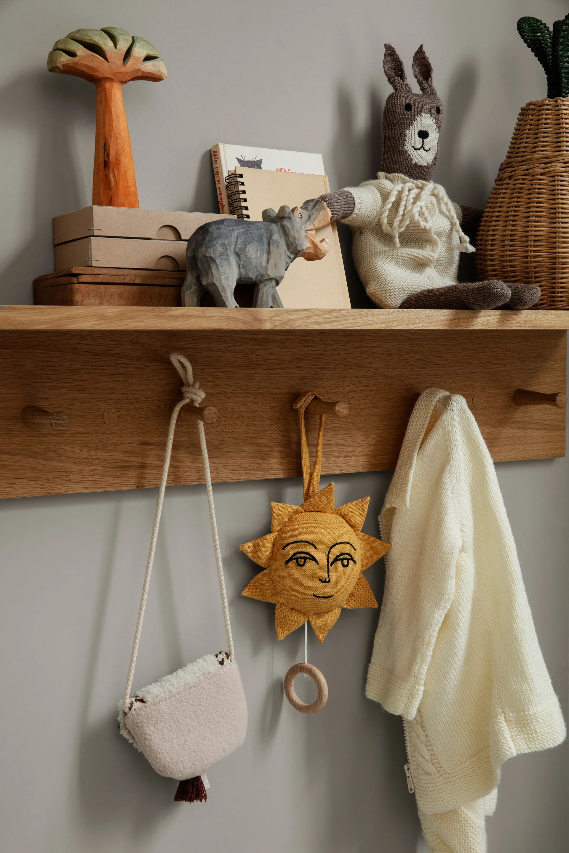 Ganci e mensola in rovere Place Rack, Grande Ferm Living