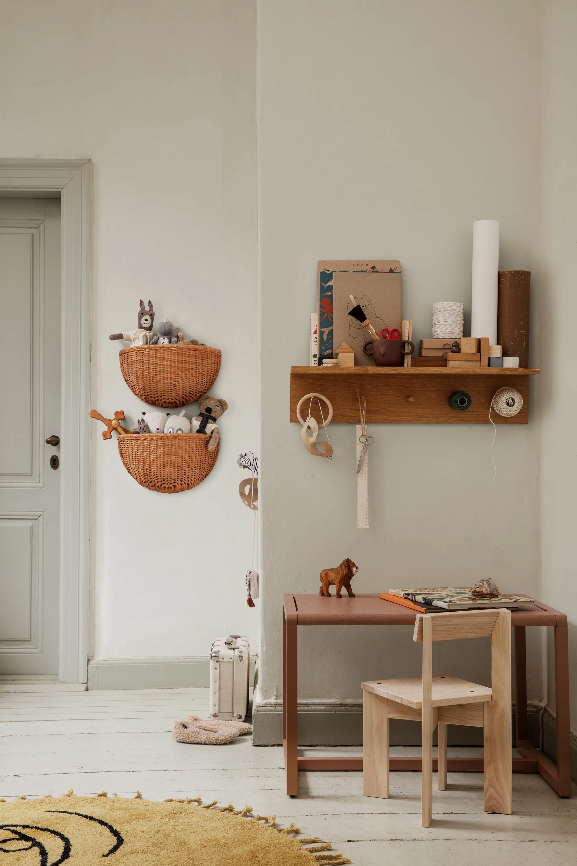 Ganci e mensola in rovere Place Rack, Medio Ferm Living