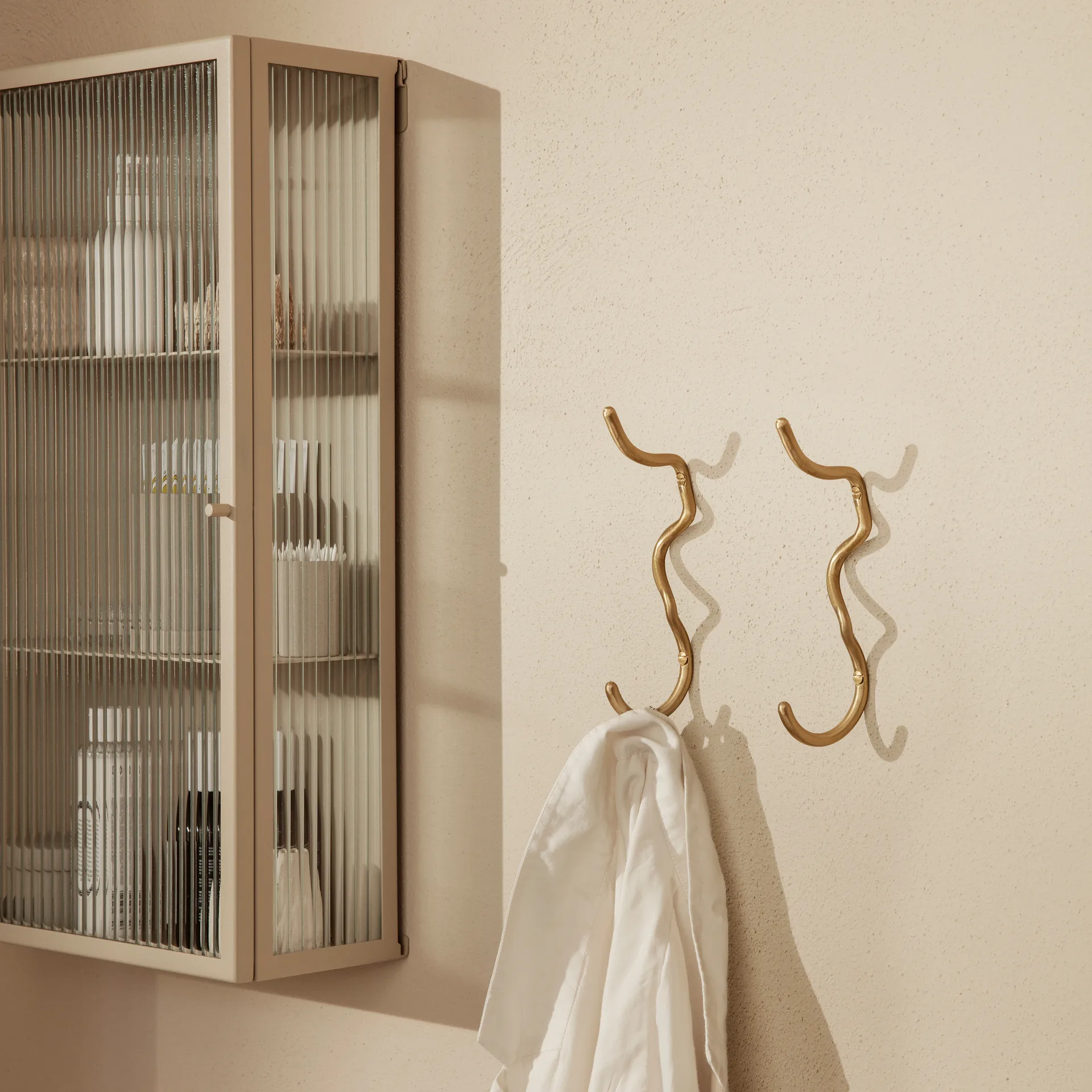 Gancio Curvature singolo, ottone Ferm Living