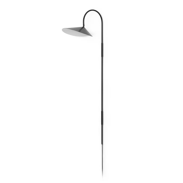 Lampada alta da parete girevole Arum - Nero - ferm LIVING