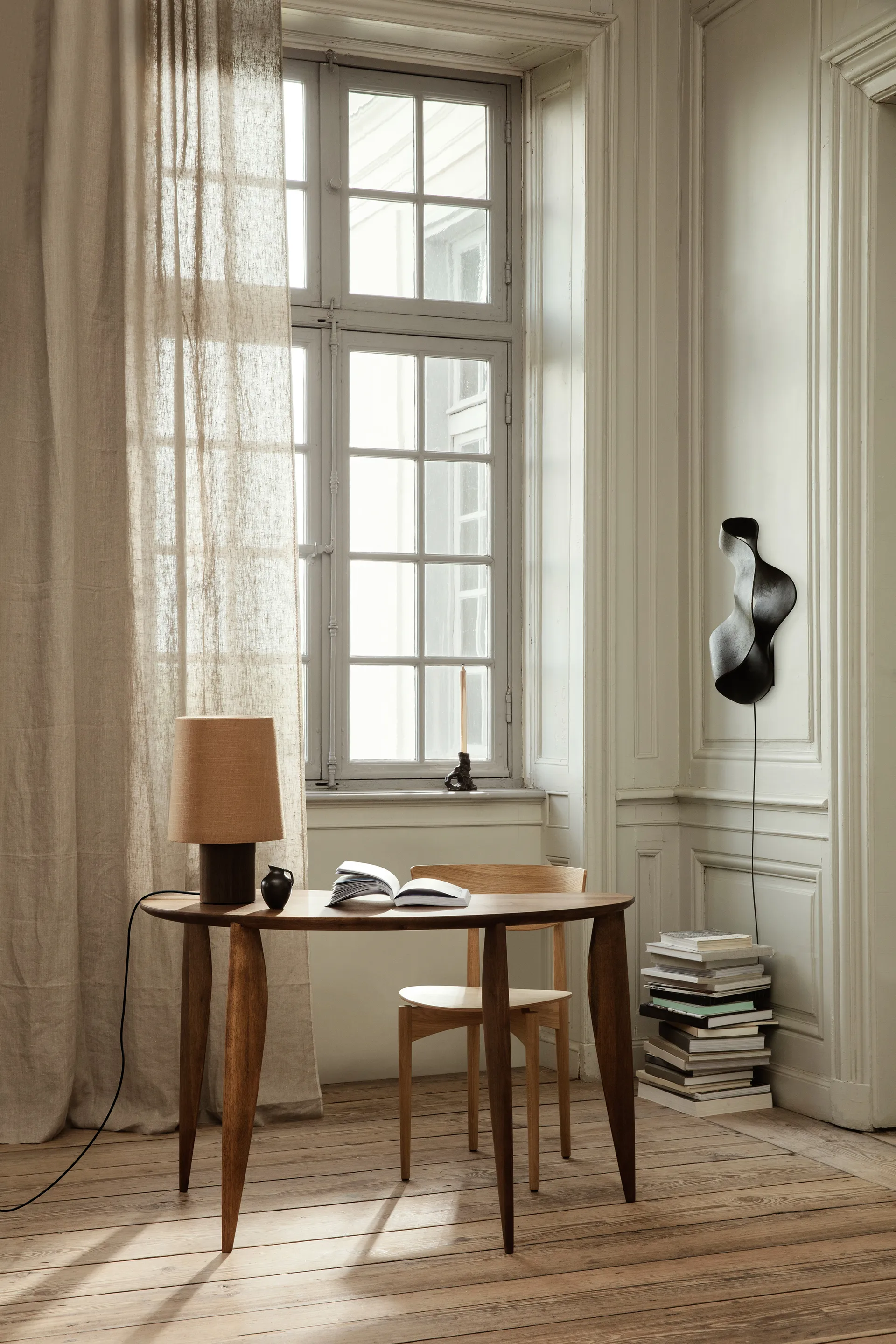 Lampada da parete Oyster, Nero Ferm Living