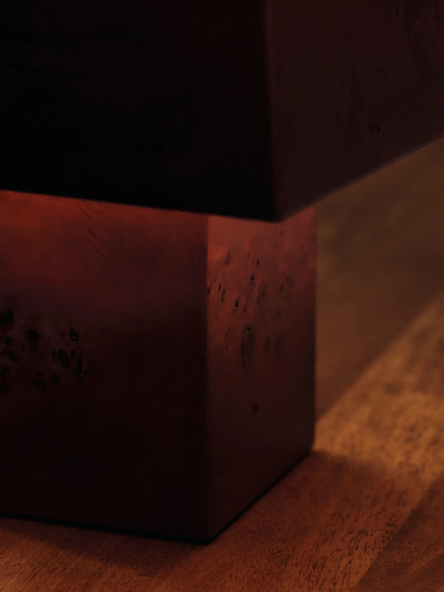 Lampada da tavolo Burl 33 cm, Dark stained burl Ferm Living