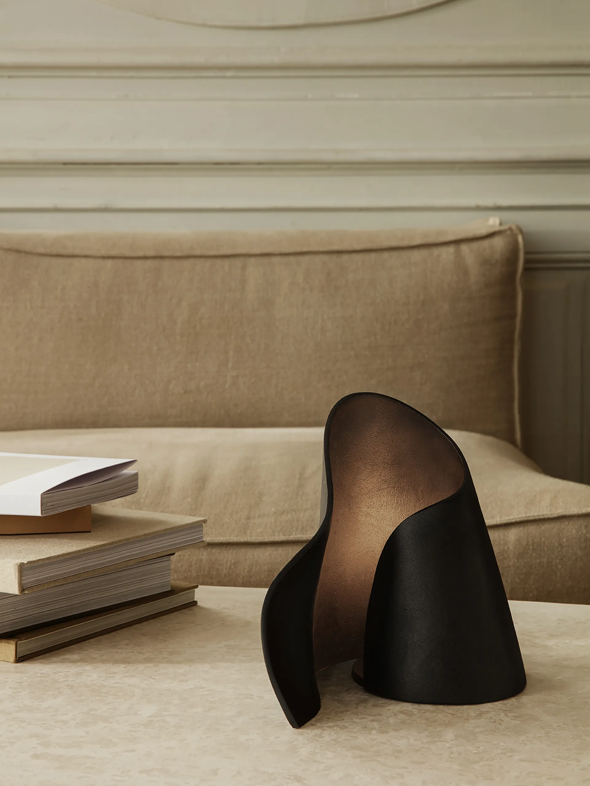 Lampada da tavolo Oyster , Nero Ferm Living