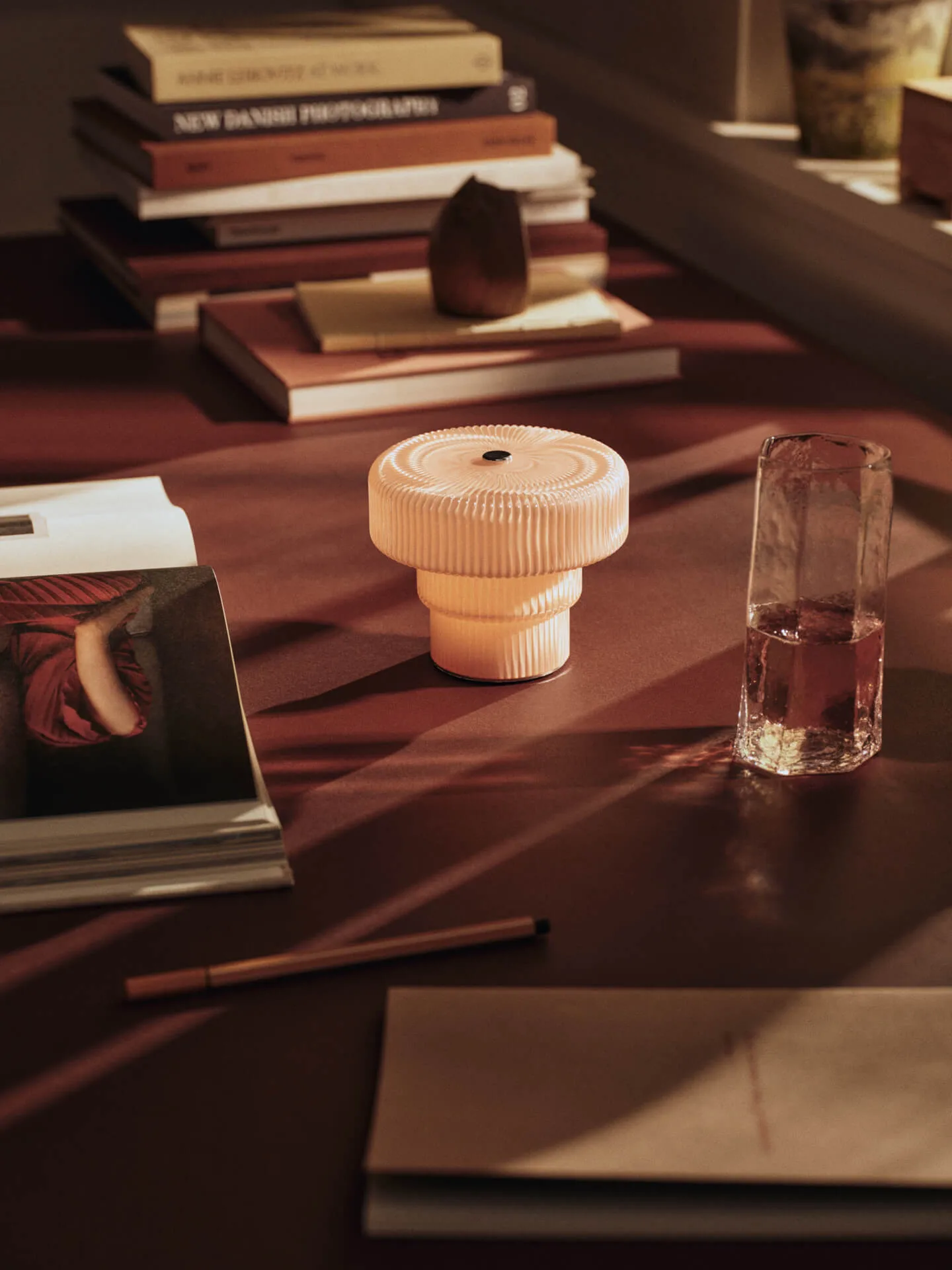 Lampada da tavolo Ripple portatile 10 cm, Rosa pallido Ferm Living