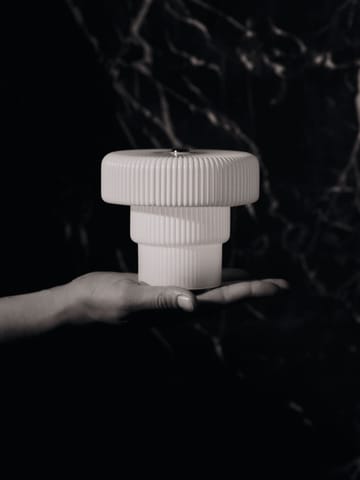 Lampada da tavolo Ripple portatile 10 cm - White - Ferm Living