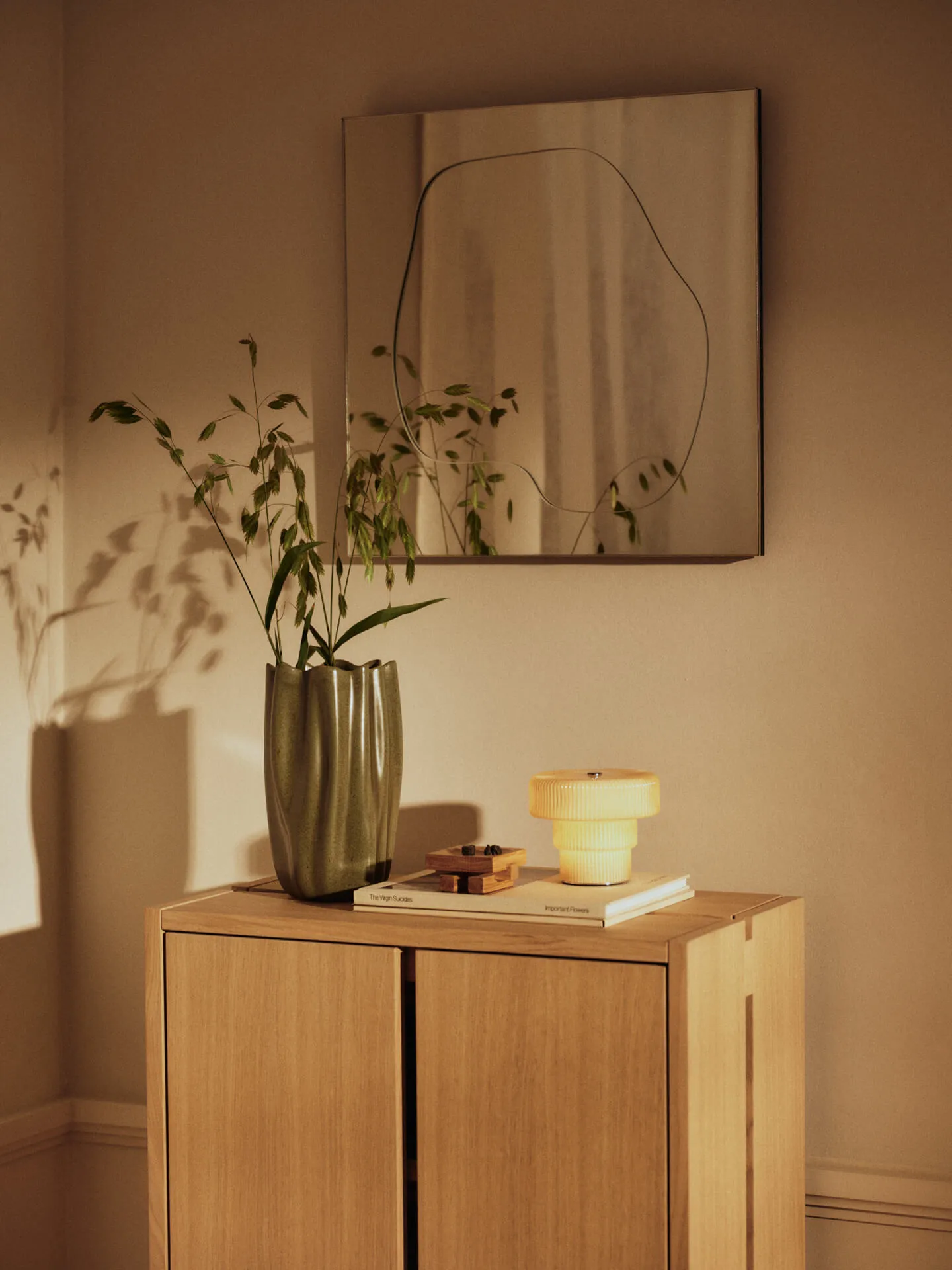 Lampada da tavolo Ripple portatile, Avena, 10 cm Ferm Living