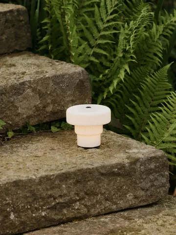 Lampada da tavolo Ripple portatile - White, 10 cm - Ferm Living