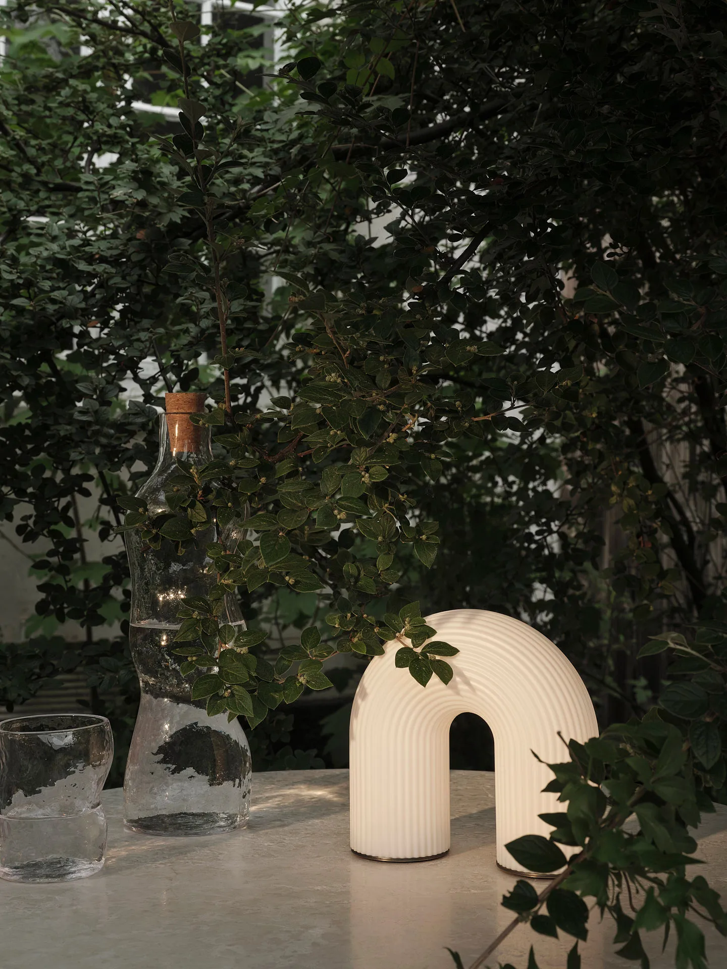 Lampada da tavolo Vuelta portable, White Ferm Living