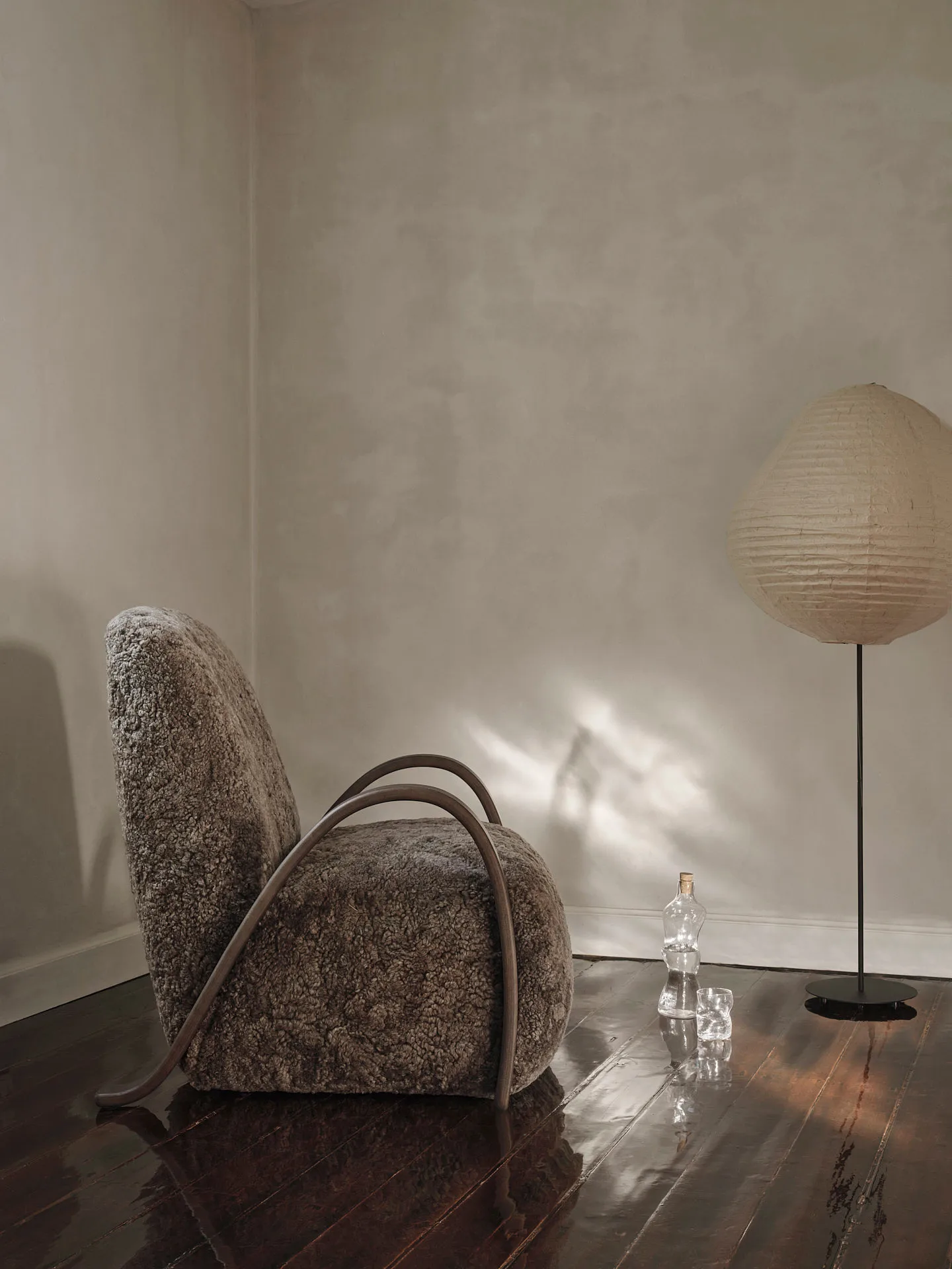 Lampada da terra Kurbis high, Natural-black Ferm Living