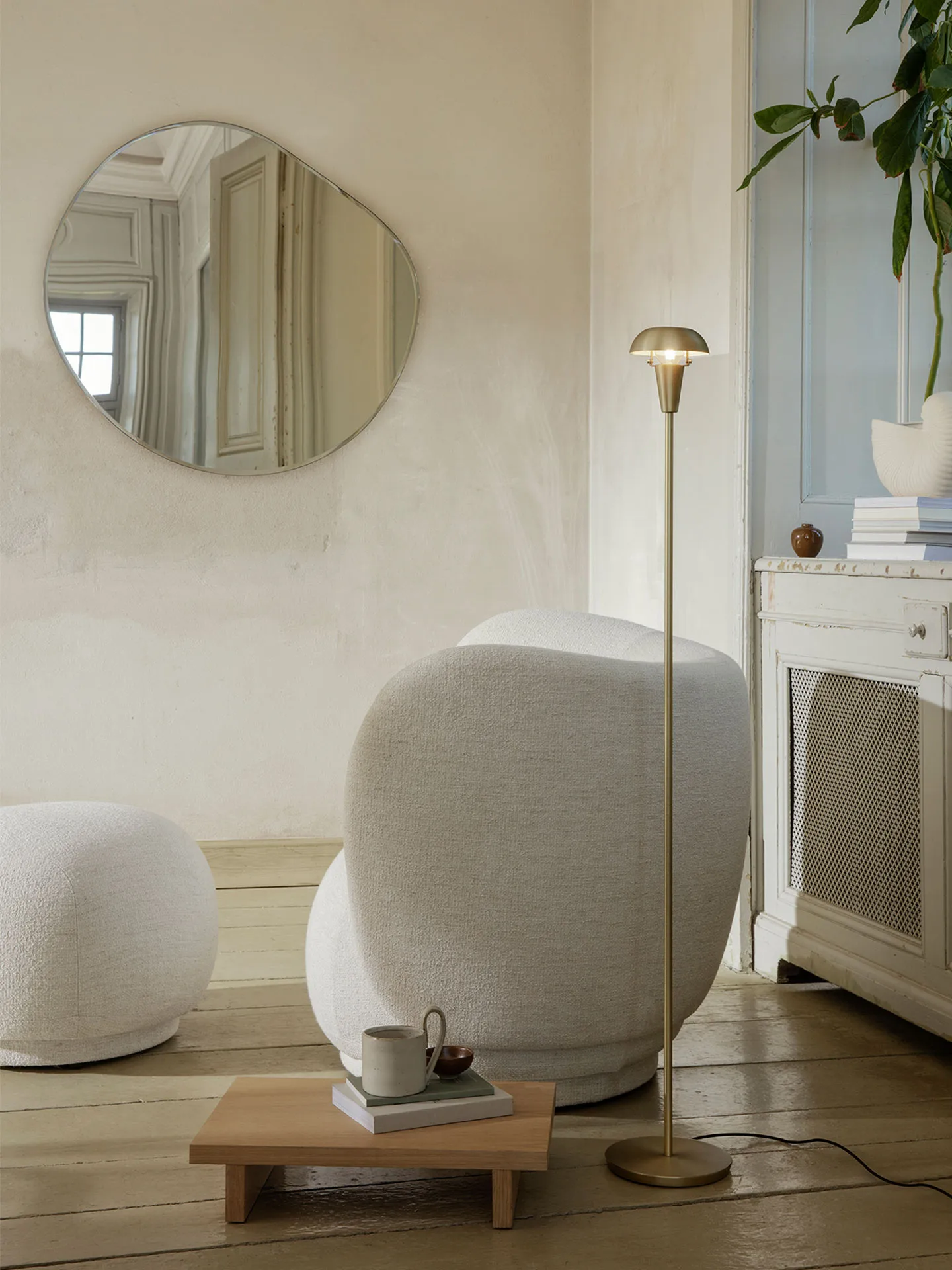 Lampada da terra Tiny 124,2 cm, ottone Ferm Living