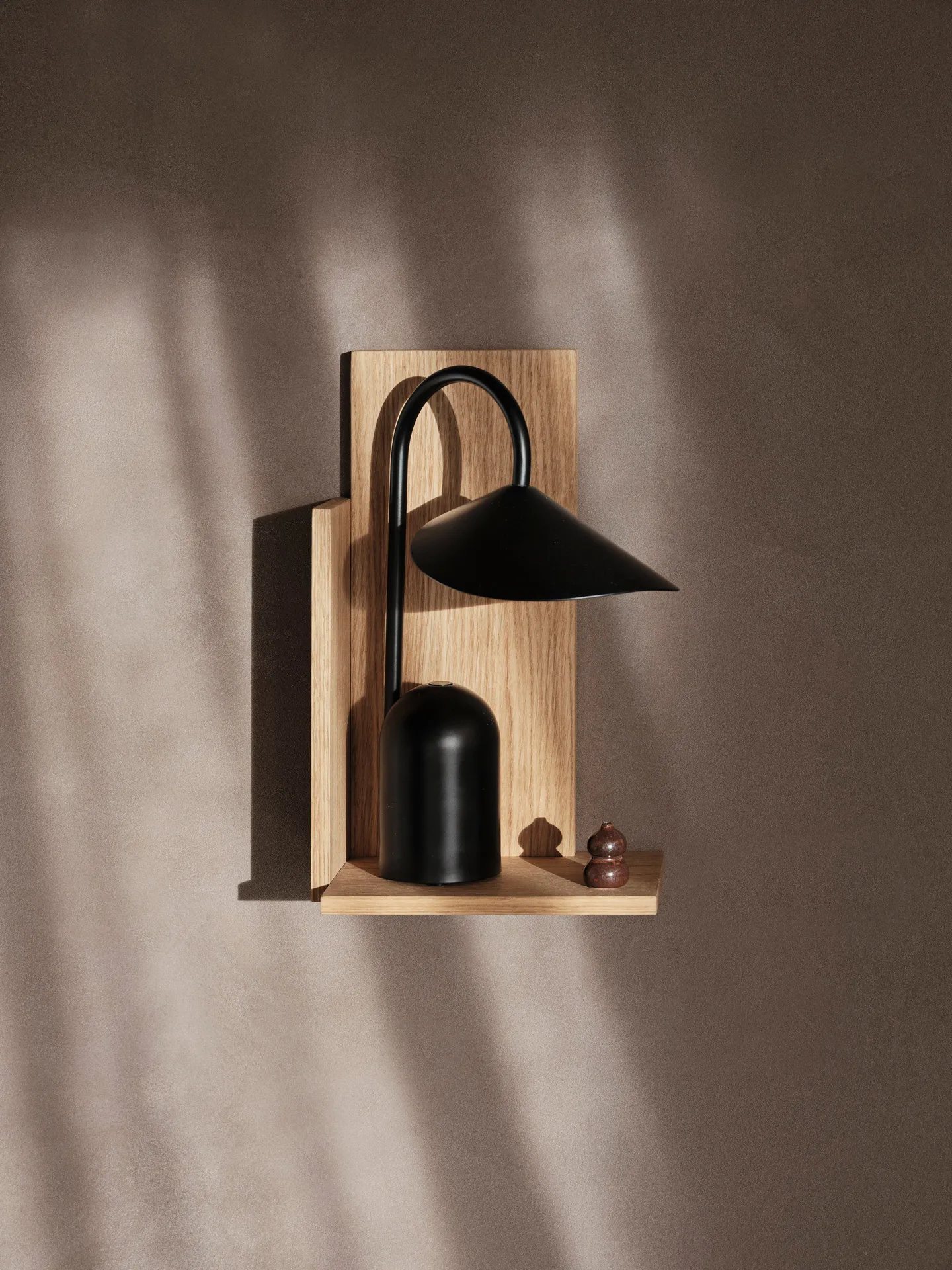 Lampada portatile Arum, Black Ferm Living