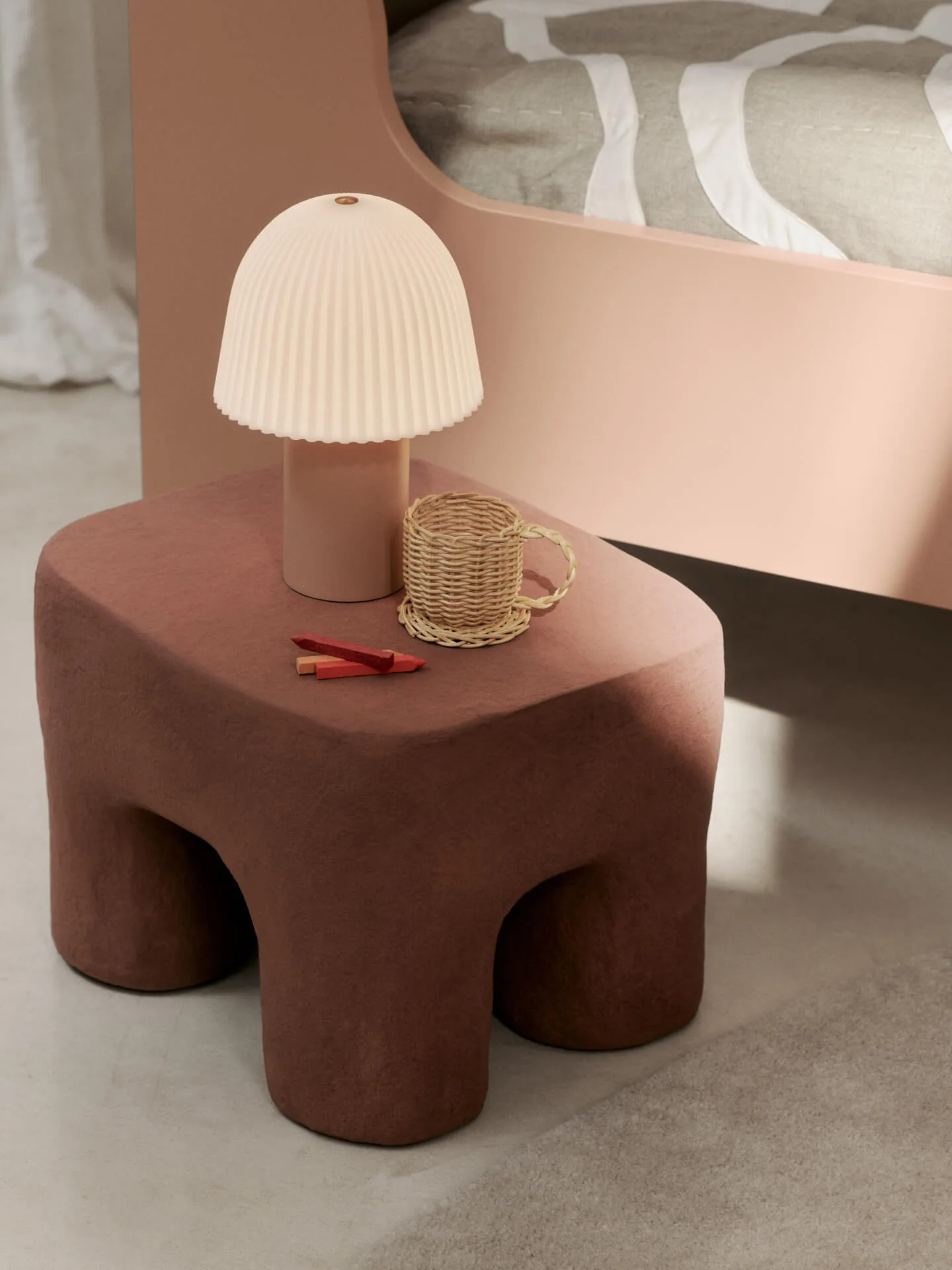 Lampada portatile Frill, Rosa-bianco Ferm Living