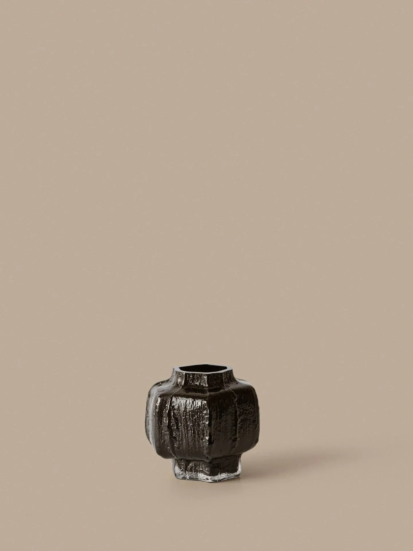 Mokuri vaso, Black, 15 cm Ferm Living