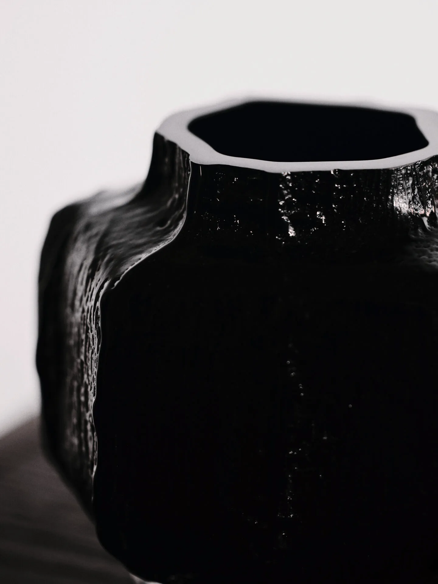 Mokuri vaso, Black, 15 cm Ferm Living