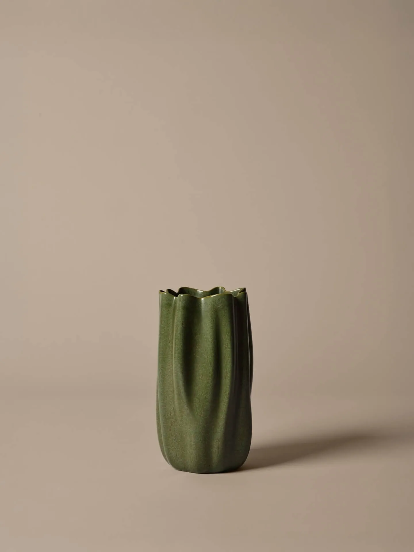 Nium vaso, Dark sage, 23 cm Ferm Living