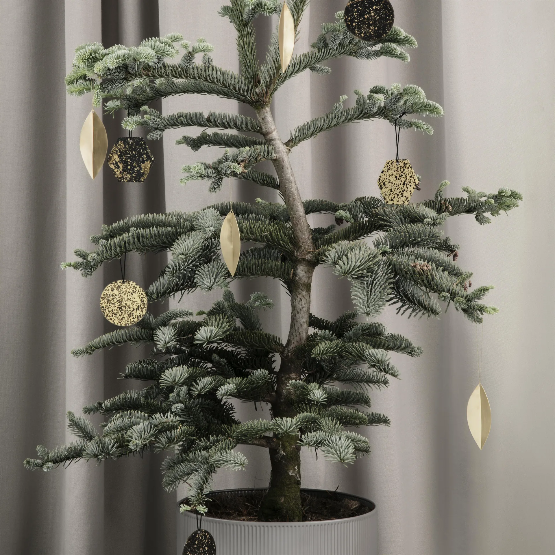 Ornamenti per l'albero di Natale Leaf Brass, Confezione da 4 Ferm Living