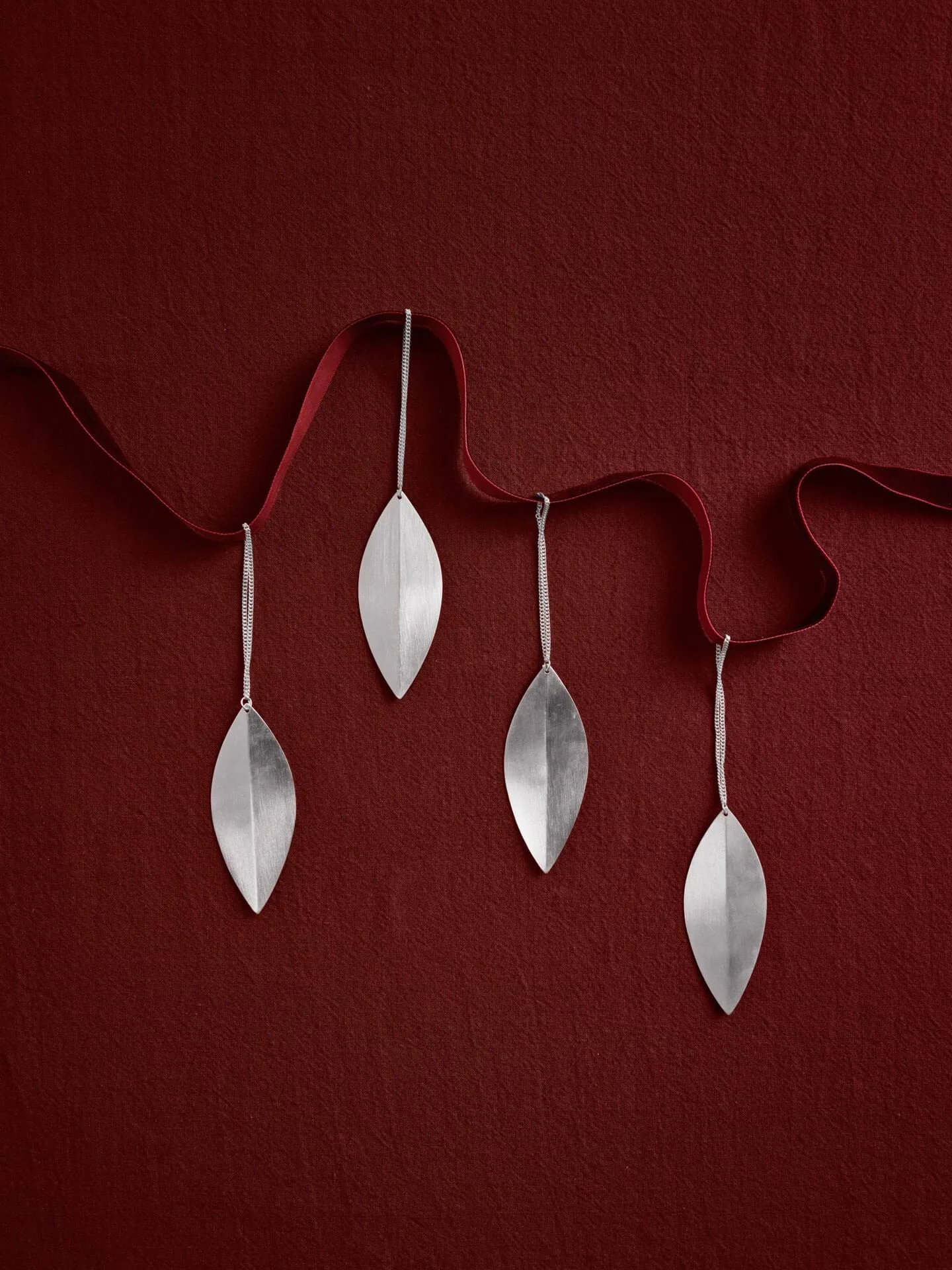 Ornamenti per l'albero di Natale Leaf, Silver, set da 4 Ferm Living