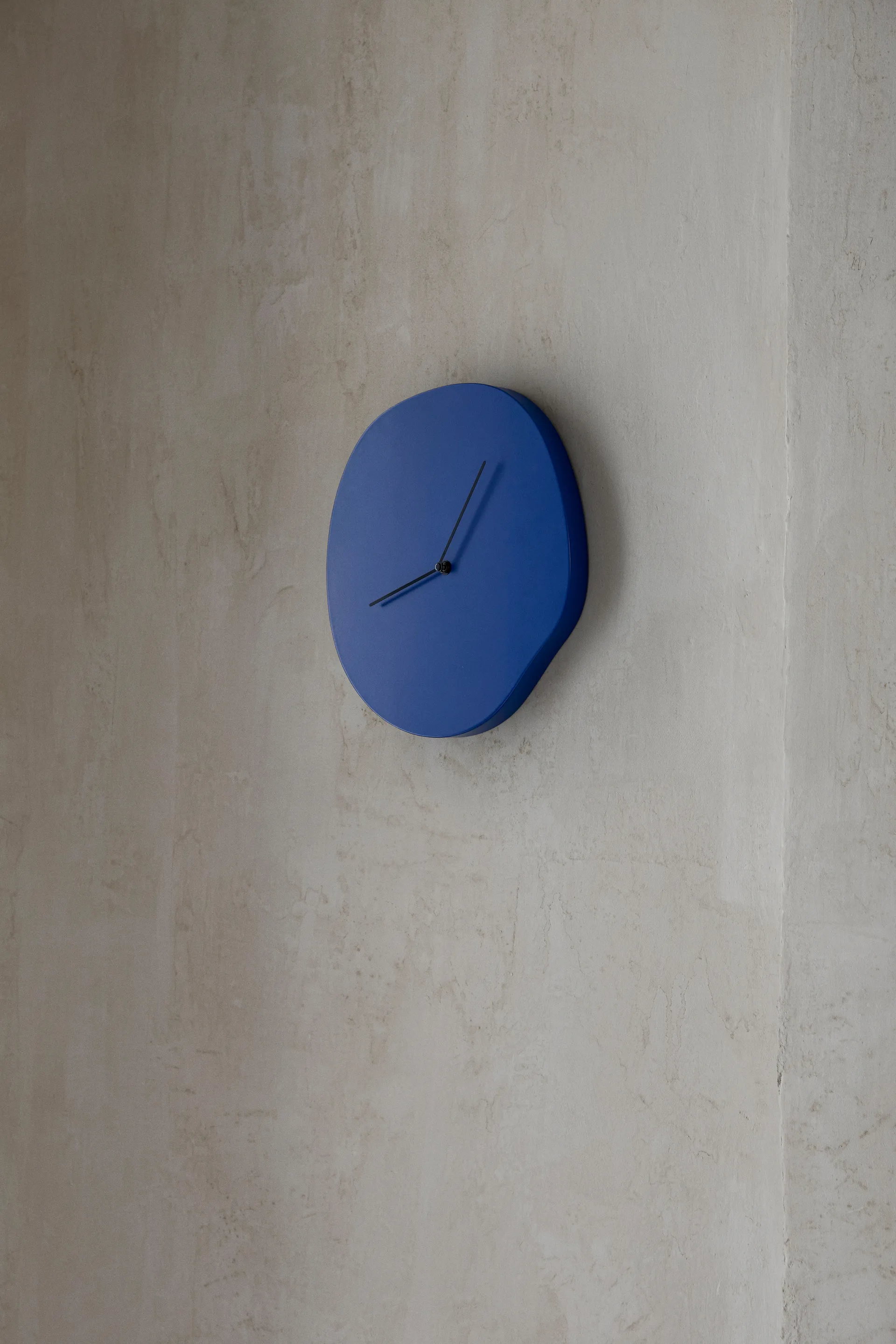 Orologio da parete Melt 28x33 cm, Blu Ferm Living