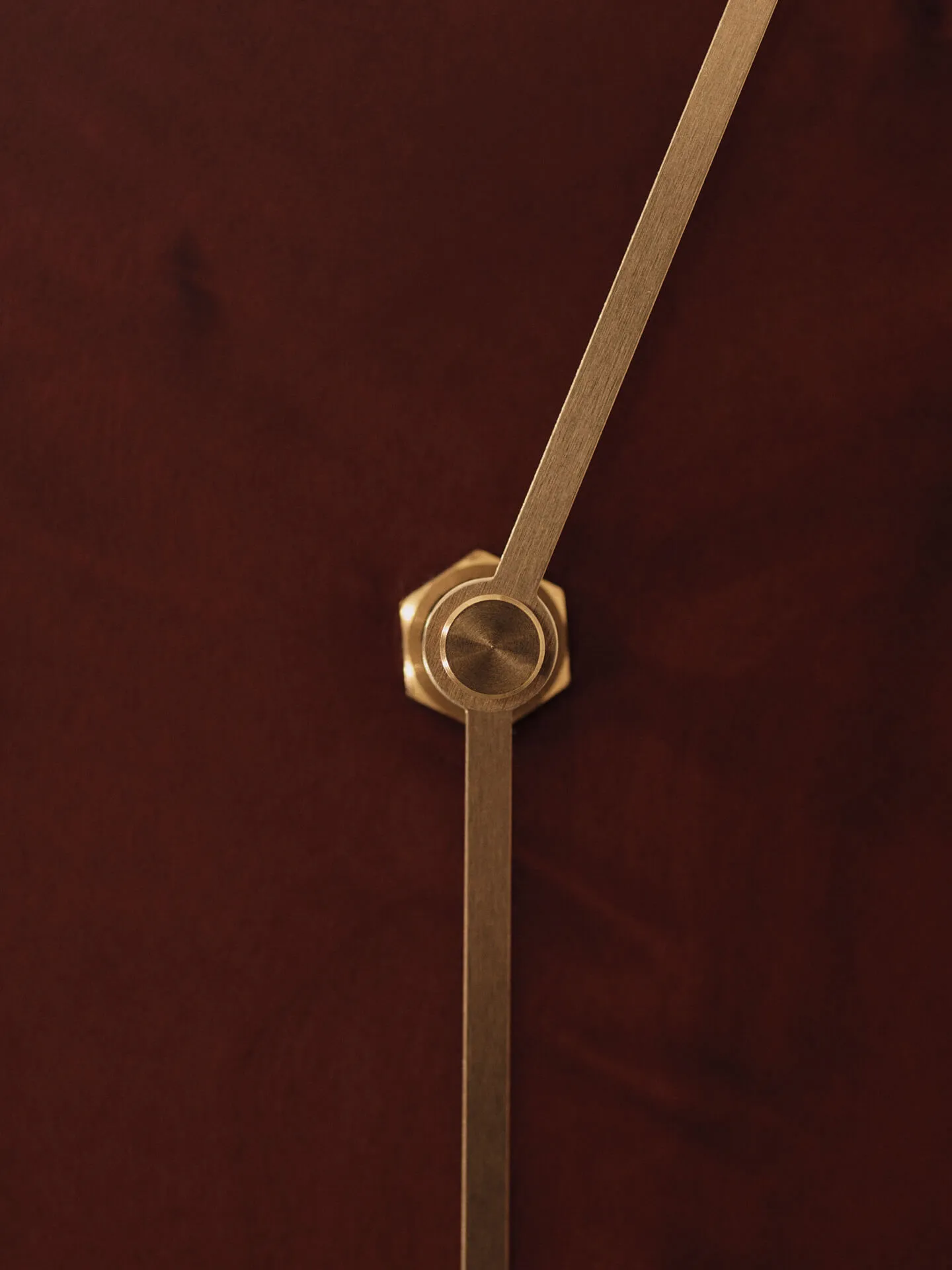 Orologio da parete Melt 28x33 cm, Dark stained burl Ferm Living