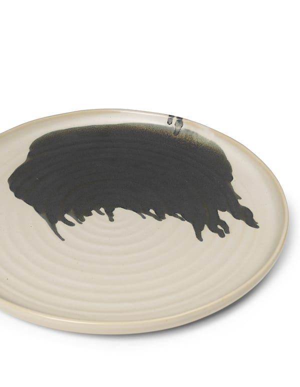 Piatto da portata Omhu Centrepiece ⌀36 cm, off-white-carbone Ferm Living