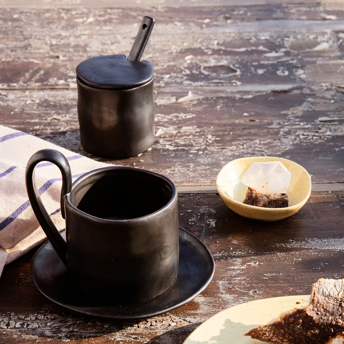 Piatto piccolo Flow 15 cm, nero Ferm Living