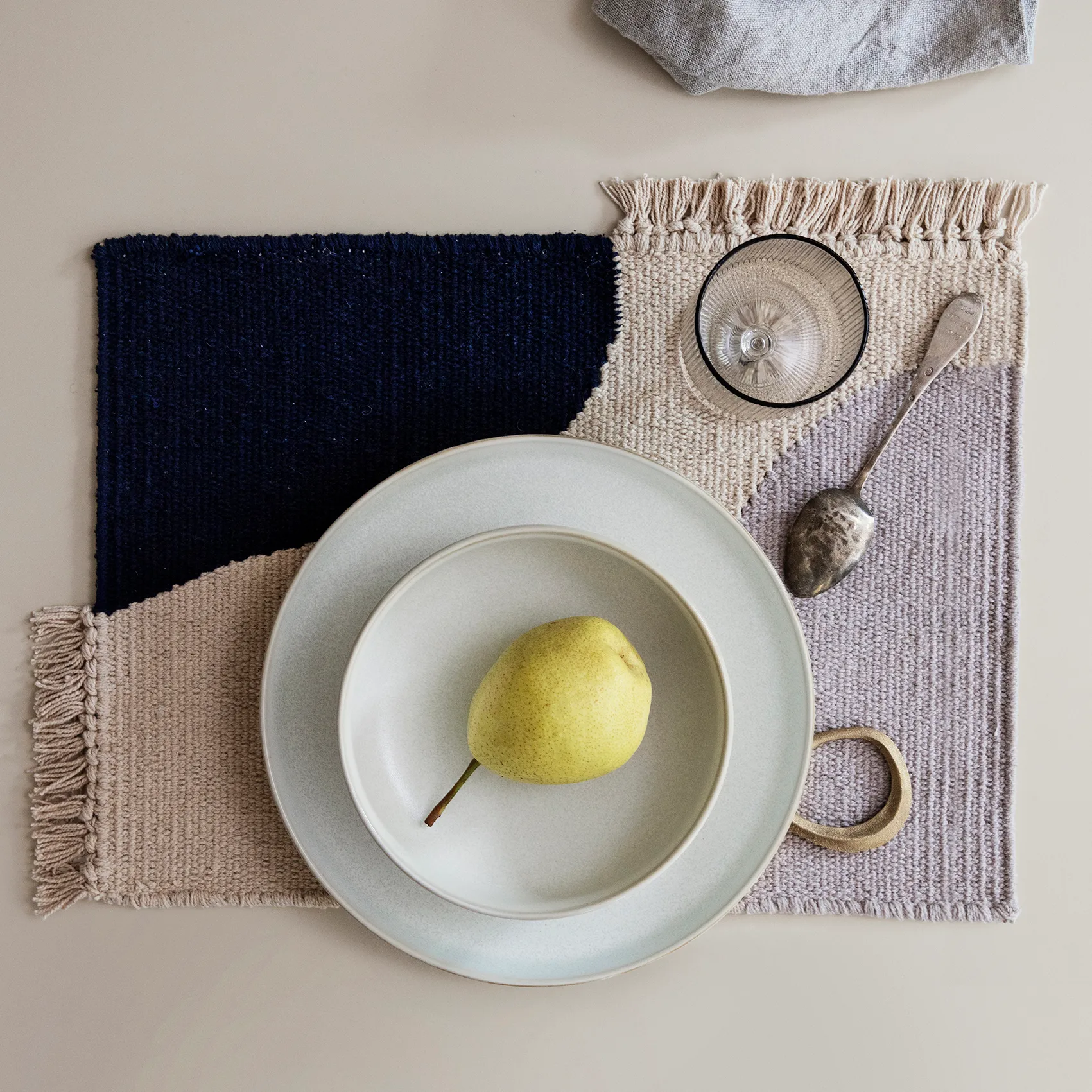 Piatto Soakki grande, Crema Ferm Living