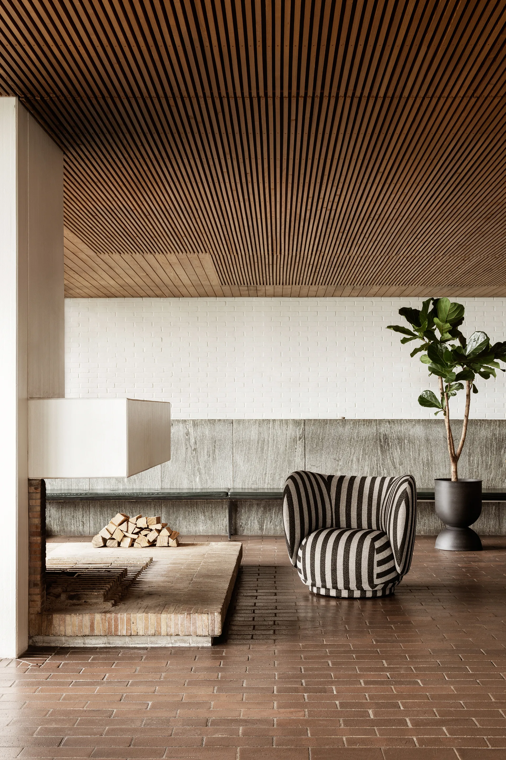 Poltrona da salotto Rico, Louisiana sand black Ferm Living