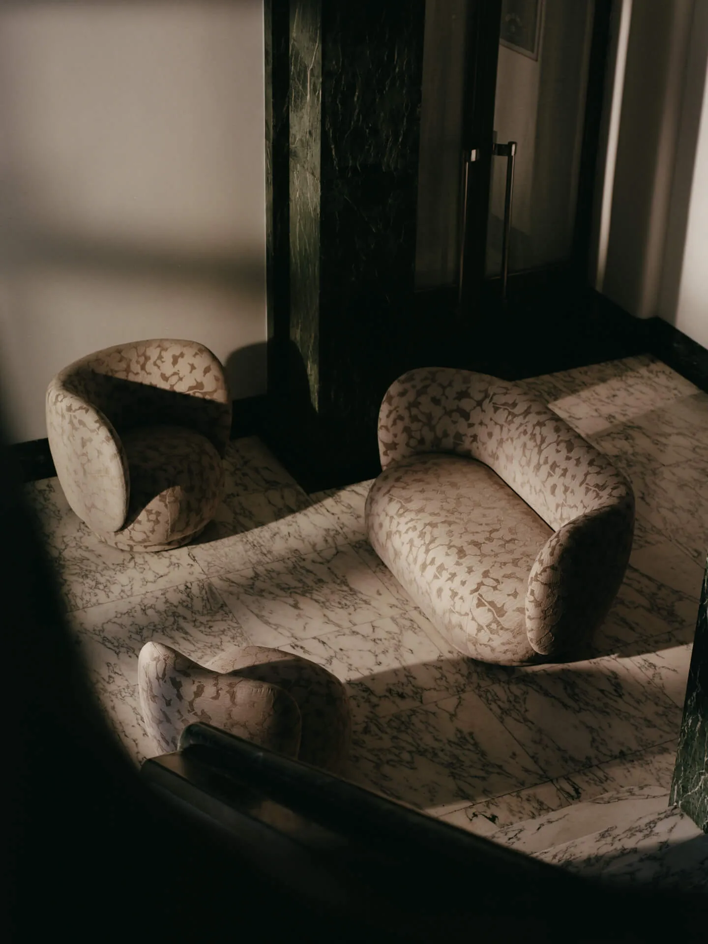 Poltrona lounge Rico swivel, Cilla-Taupe Ferm Living