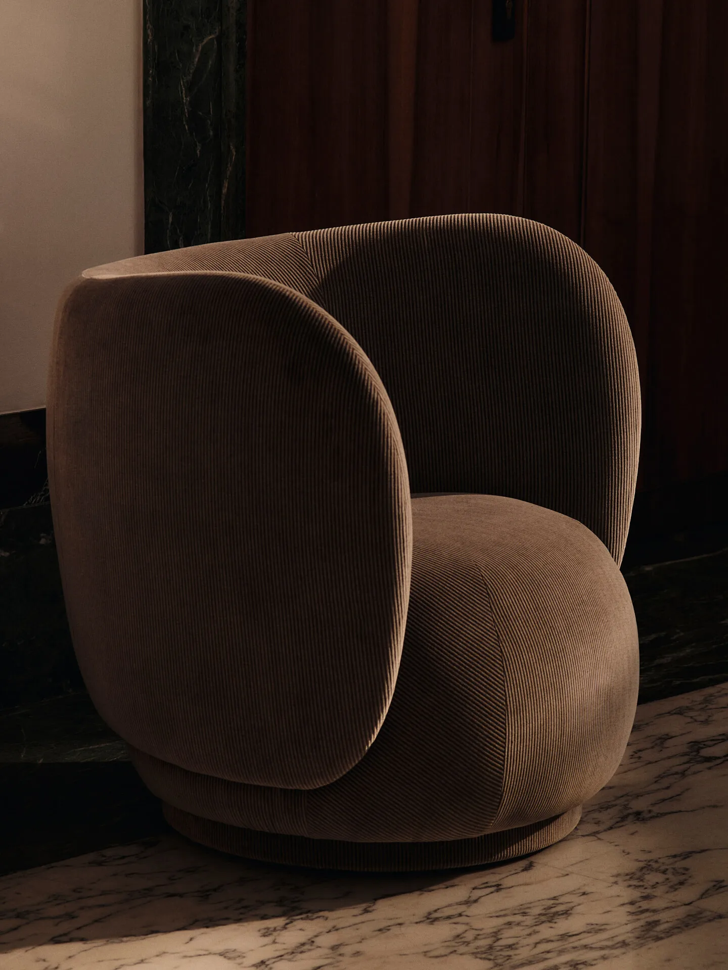 Poltrona lounge Rico swivel, Devoré velvet-Flint grey Ferm Living