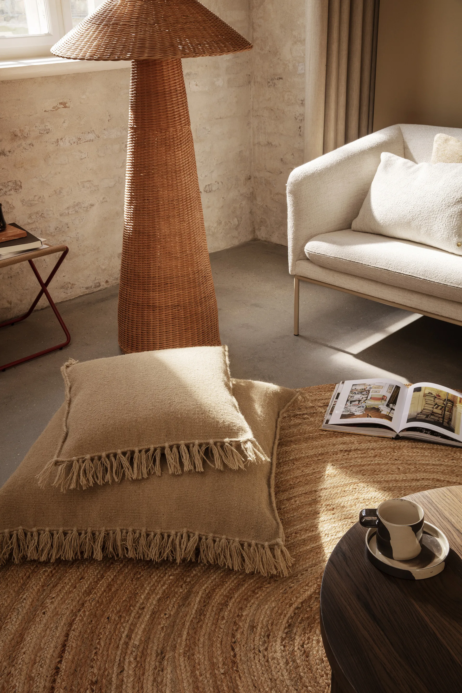 Poltrona Turn, Bouclé di cachemire off-white Ferm Living