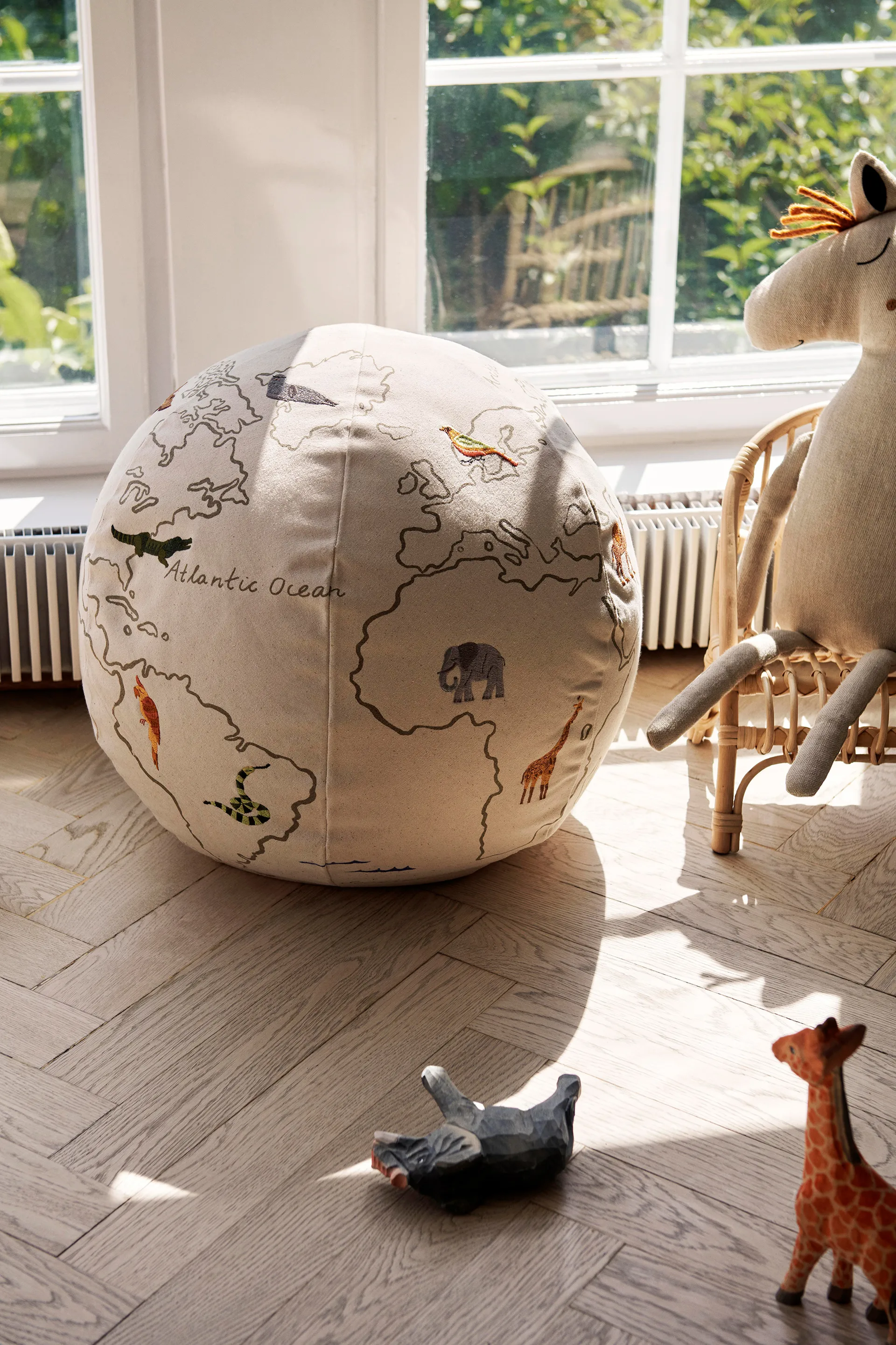 Pouf The World, Bianco sporco Ferm Living