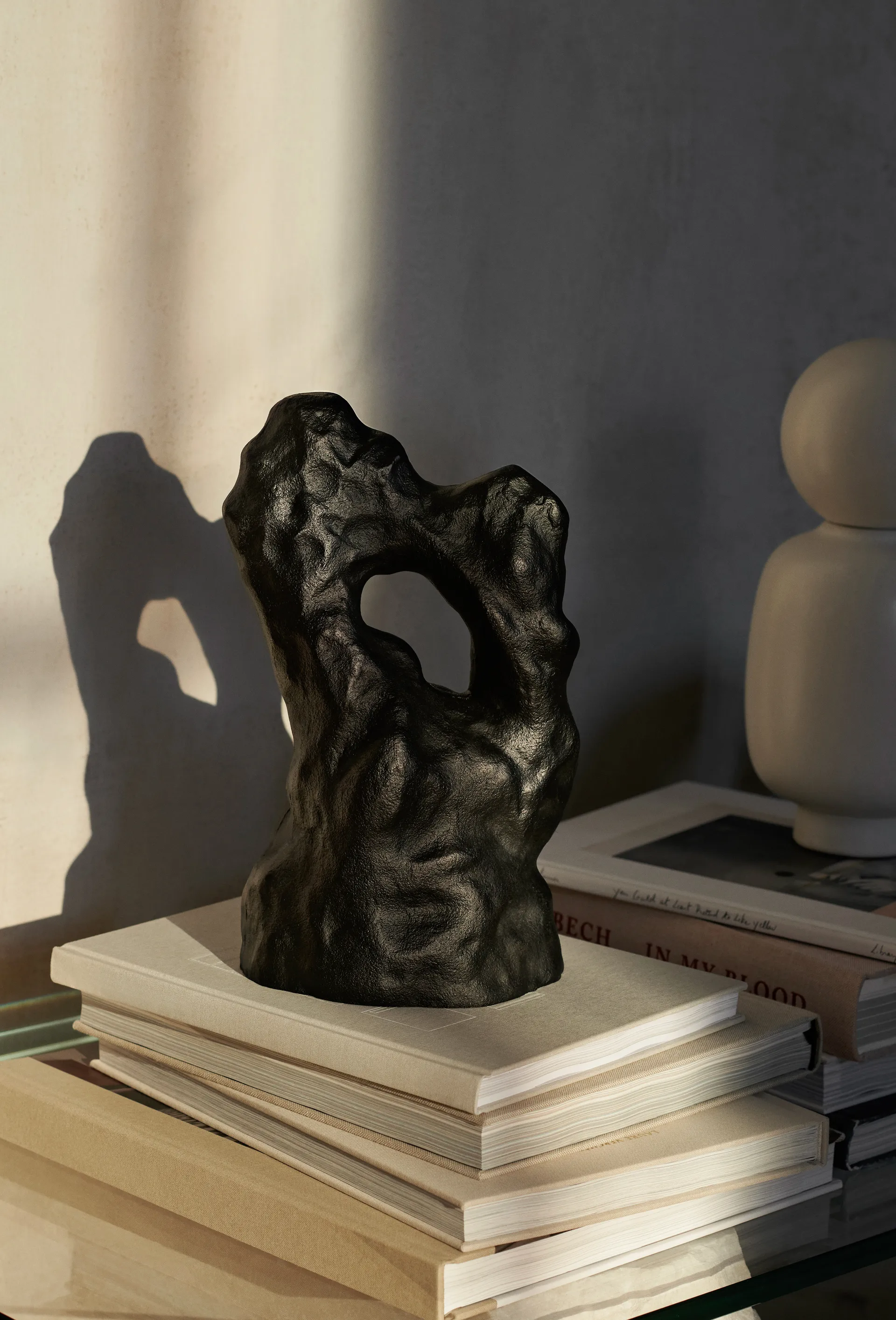 Scultura Grotto, Alluminio Annerito Ferm Living