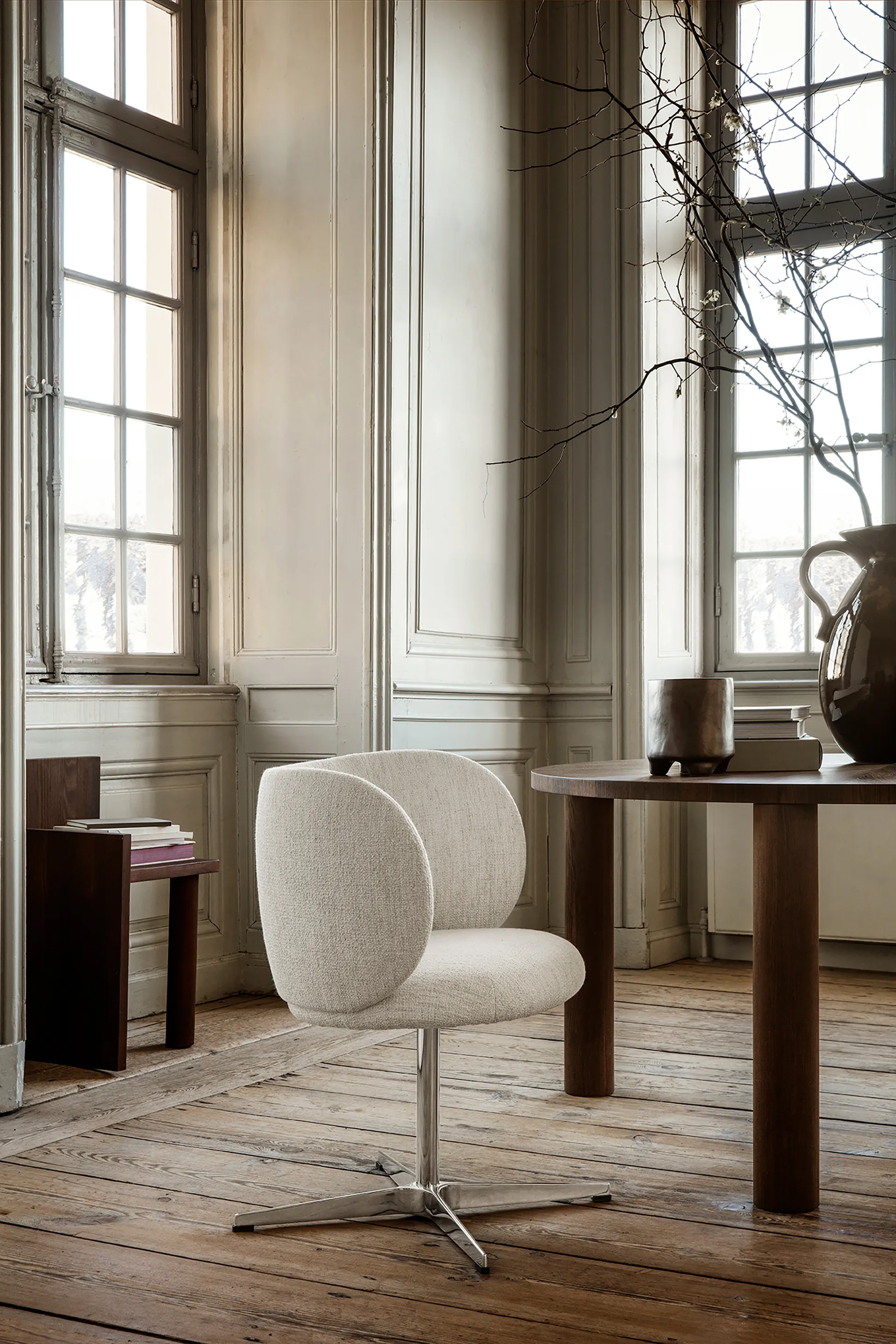 Sedia da pranzo swivel Rico - bouclé, Off-white Ferm Living