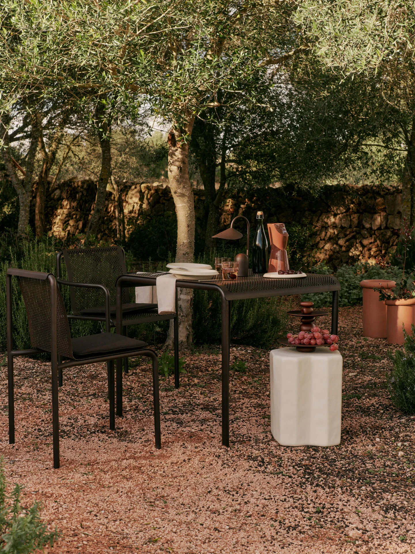 Sedia Dapple con braccioli, Dark Chocolate Ferm Living