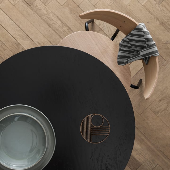 Sedia Herman, Walnut, supporto in acciaio nero Ferm Living