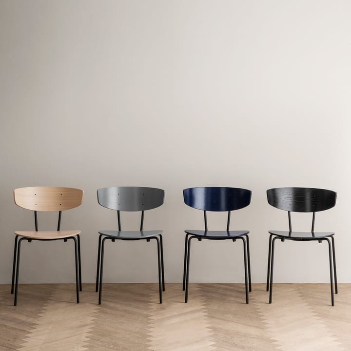Sedia Herman, Walnut, supporto in acciaio nero Ferm Living