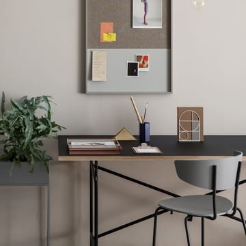 Sedia Herman - Walnut, supporto in acciaio nero - Ferm Living