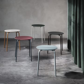 Sgabello Herman - Rosso marrone, supporto cromato - Ferm Living