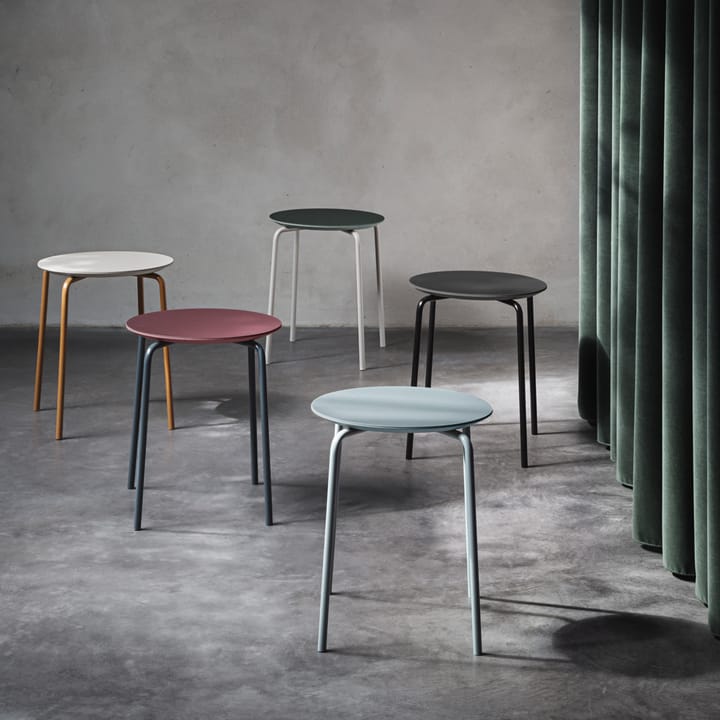 Sgabello Herman, Rosso marrone, supporto cromato Ferm Living