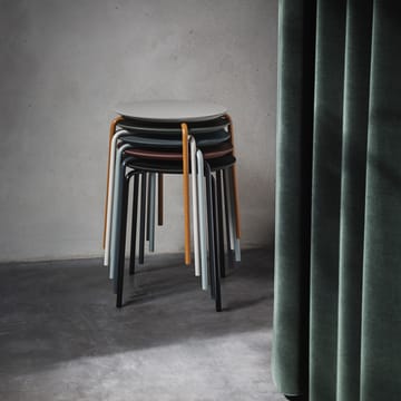 Sgabello Herman - Rosso marrone, supporto cromato - Ferm Living