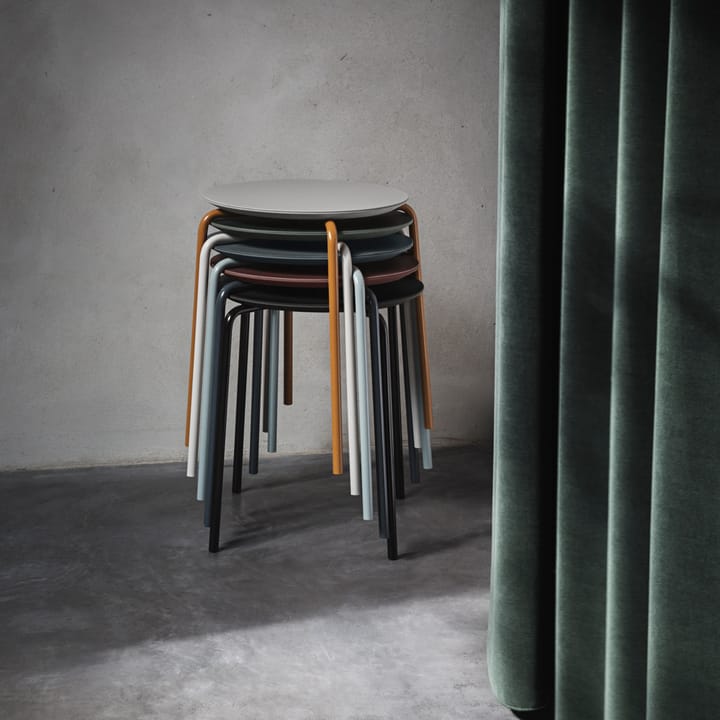 Sgabello Herman, Rosso marrone, supporto cromato Ferm Living